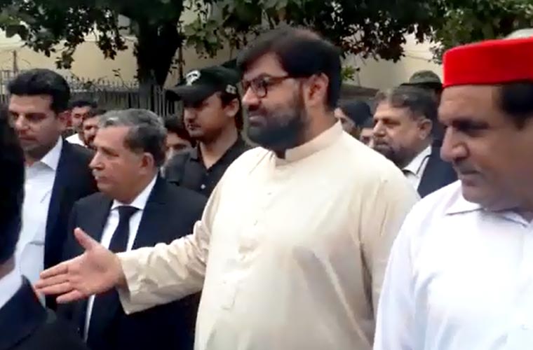 اے این پی رہنماء ایمل ولی دہشتگردوں کی دوبارہ آباد کاری کیخلاف عدالت پہنچ گئے