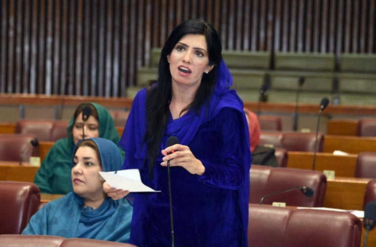 پی ٹی آئی کی عالیہ حمزہ سمیت دیگر خواتین کارکنان شناخت پریڈ کے لیے جیل منتقل