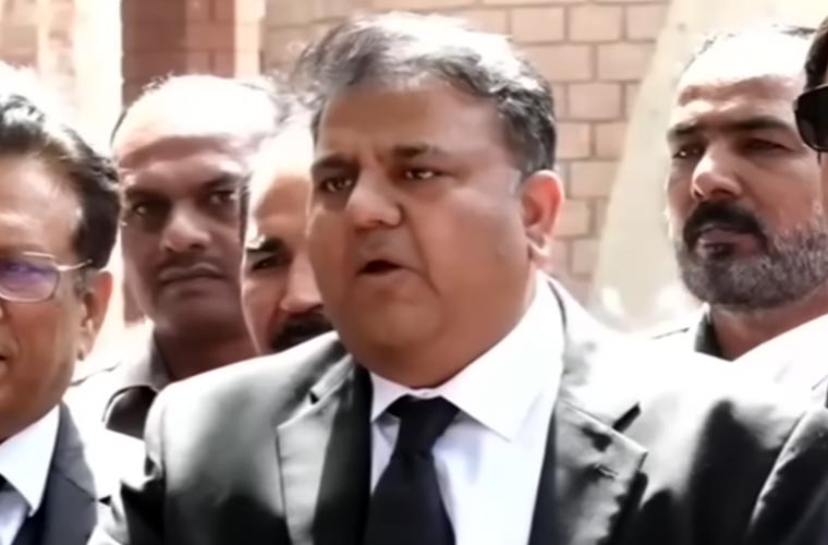 اگر وفاقی حکومت نے الیکشن فنڈز نہ دیئے تو وزیر اعظم نا اہل ہوں گے : فواد چوہدری