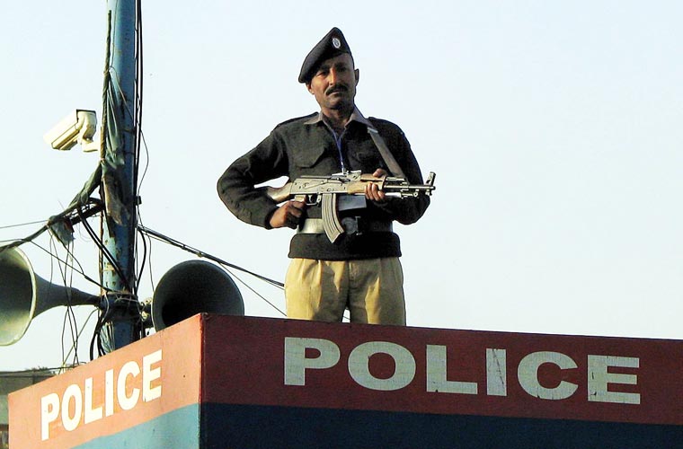 گھوٹکی پولیس کو ڈاکوؤں کیخلاف کارروائی کیلئے جدید اسلحہ اور ڈرون کا انتظار