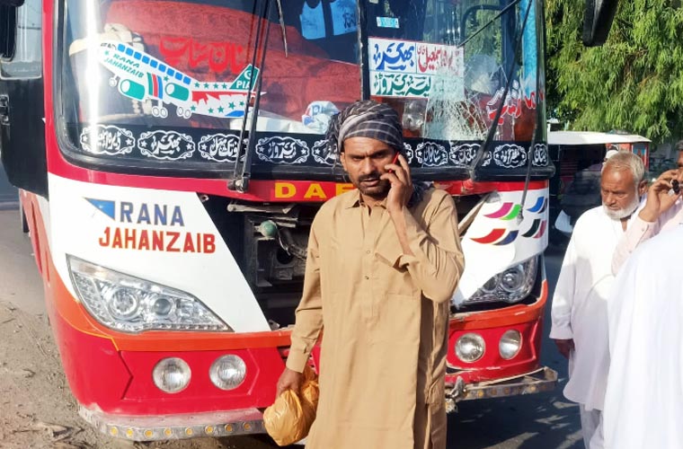 کوٹ ادو : تیز رفتار بس نے تین بھائیوں کو روند ڈالا