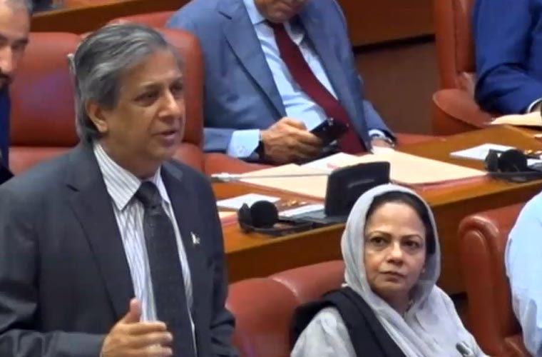 ازخود نوٹس بل سینیٹ میں پیش، شخصیت کے بجائے نظام کو مضبوط کرنا چاہیے : اعظم نذیر تارڑ