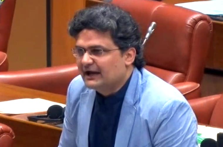 ایک لیڈر گولیاں کھا کر ملک میں اور دوسرا گولیاں دے کر ملک سے باہر چلا گیا : فیصل جاوید