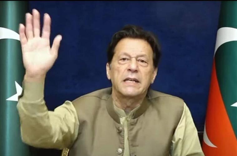 سپریم کورٹ کے اختیارات کم کرنے کیخلاف مزاحمت جاری رہے گی : عمران خان