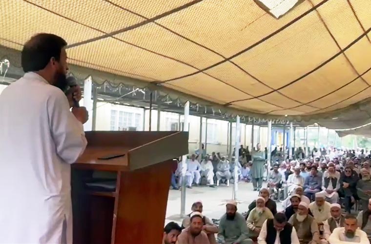 گورنر سے ملاقات بے نتیجہ، پشاور یونیورسٹی کے اساتذہ کا ہڑتال ختم کرنے سے انکار