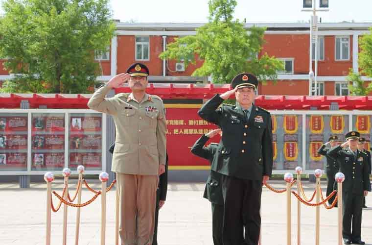 آرمی چیف کی چینی فوج کے کمانڈرسے ملاقات، باہمی سلامتی کے امور اور فوجی تعاون پر تبادلہ خیال