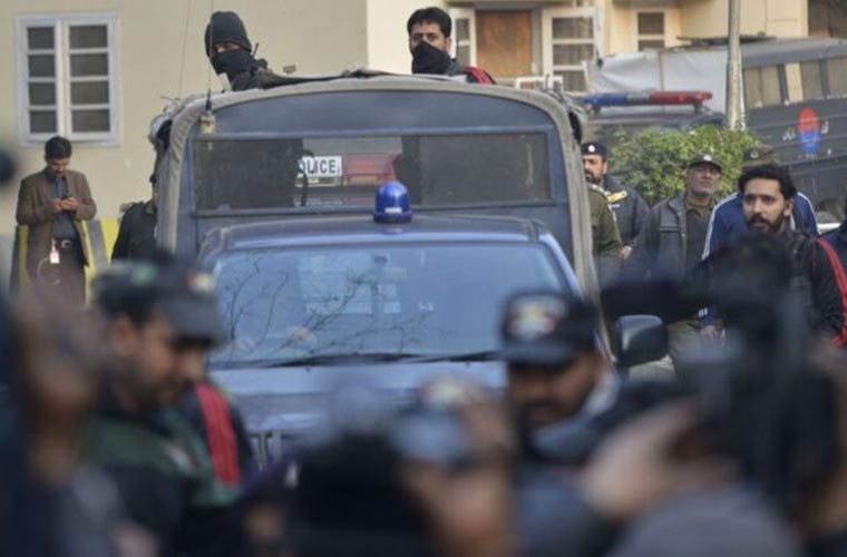 کندھ کوٹ میں پولیس پکٹ پر ڈاکوؤں کا حملہ، سرکاری اسلحہ لوٹ کر فرار، ایک اہلکار زخمی