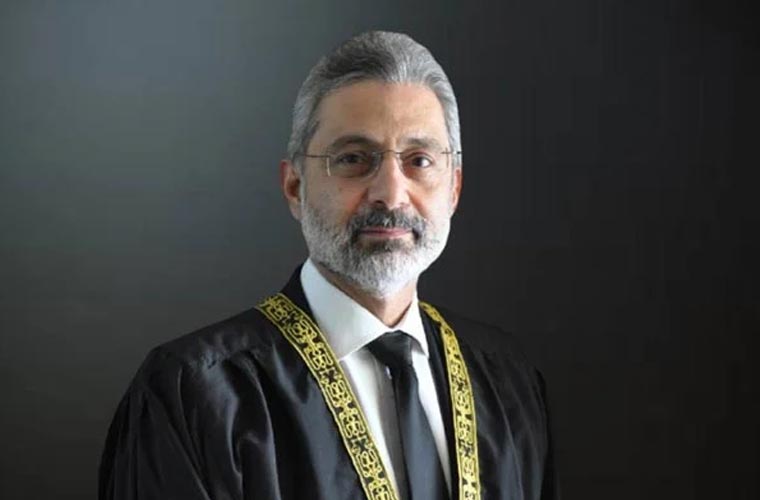 لارجر بینچ کے حکم سے آمرانہ جھلک آتی ہے جو آئین کا متبادل نہیں ہوسکتا: جسٹس فائز کا تفصیلی نوٹ جاری