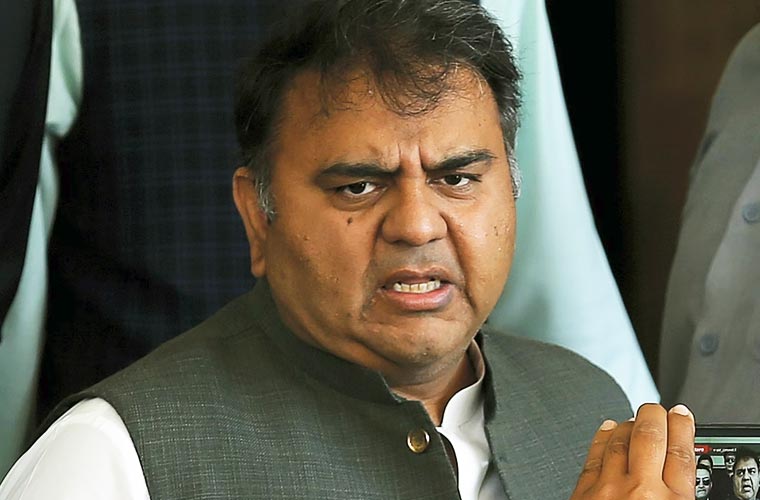 فواد چوہدری نے ایف آئی اے طلبی کیخلاف درخواست پر جواب کیلئے مہلت