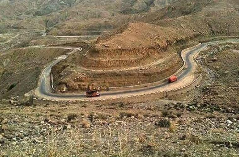 ٹرانسپورٹرز نے 5 روز سے بند ہرنائی شاہراہ کو اپنی مدد آپ کے تحت بحال کردیا