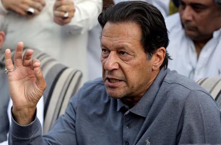 بزدل آدمی لیڈر نہیں بنتا، نواز شریف بن جاتا ہے: عمران خان