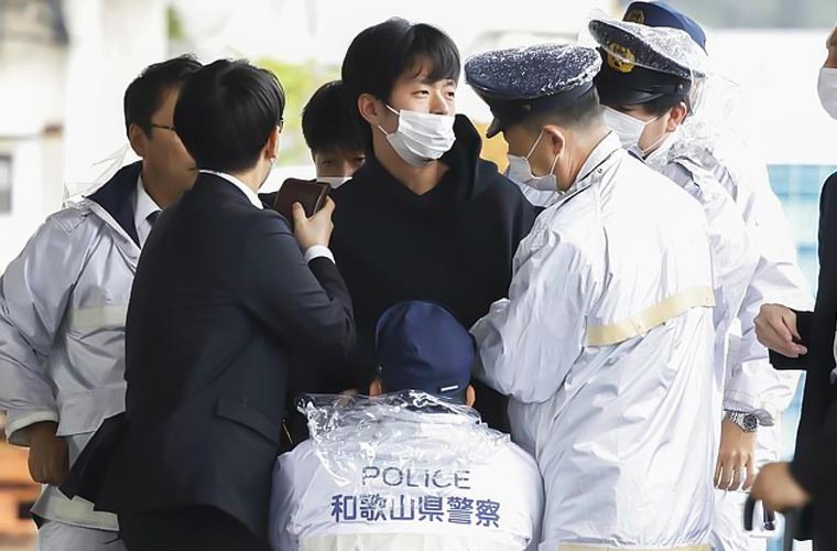 جاپانی وزیراعظم کی تقریر کے دوران اسموک بم کا دھماکہ، ایک شخص گرفتار