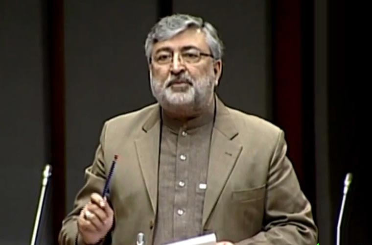 متنازعہ بینچ میں جونیئر ججز کی موجودگی، آؤٹ آف ٹرن تعیناتی کا مقصد بتاتی ہے : کامران مرتضیٰ