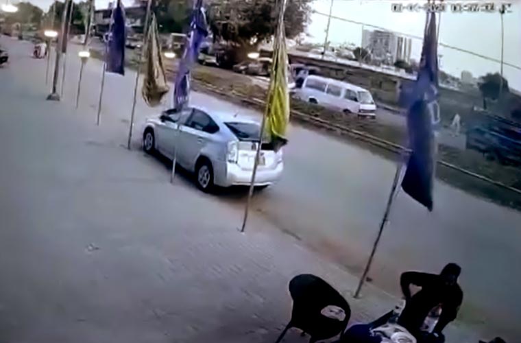 کراچی میں بلڈر آفس پر فائرنگ 5 کروڑ بھتہ نہ دینے پر کی گئی : پولیس