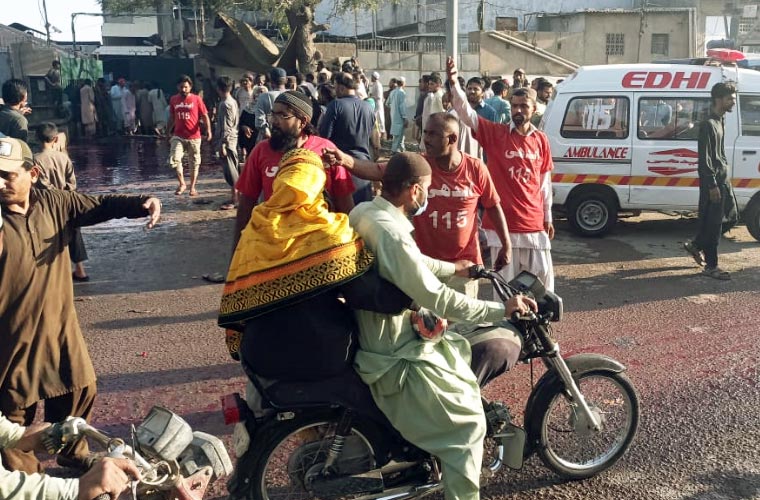 کراچی : زکوۃ کی تقسیم کے دوران بھگدڑ سے اموات، فیکڑی مالک سمیت تین گرفتار، مقدمہ درج