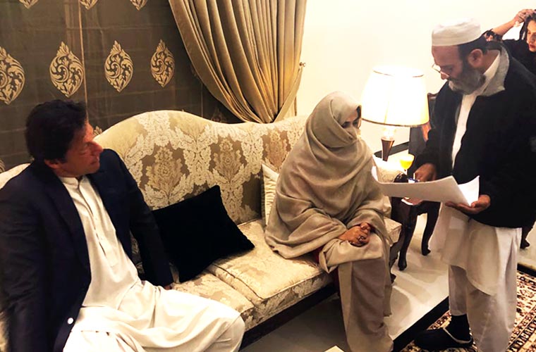 عمران خان اور بشریٰ بی بی کا نکاح دوران عدت پڑھایا گیا، کارروائی کی جائے : شہری کا بیان