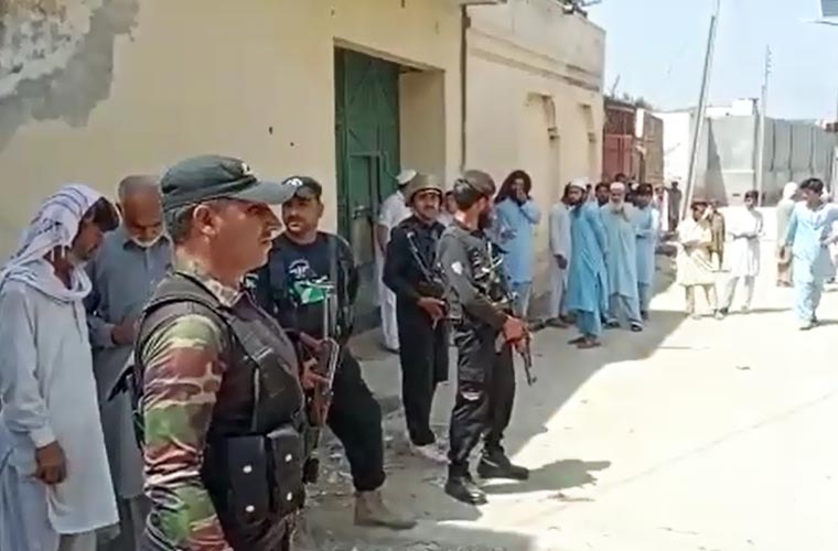 نوشہرہ : پولیو ٹیم پر فائرنگ، جوابی کارروائی میں حملہ آور گرفتار