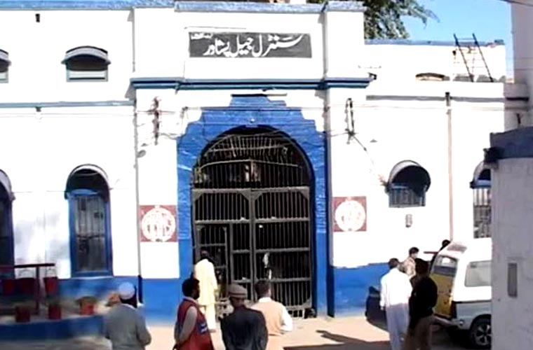 پشاور : آپس میں لڑائی کرنے والے خطرناک قیدیوں کو دیگر جیلوں میں منتقل کردیا گیا : آئی جی جیل