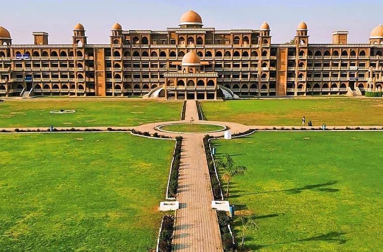 جامعہ پشاور نے اساتذہ کے بائیکاٹ کے باعث ریٹائرڈ پروفیسرز سے رابطہ کرلیا