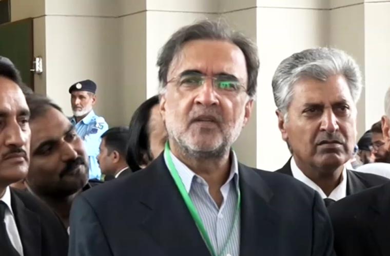 سپریم کورٹ میں چار تین کے فیصلے کا معاملہ پہلے حل ہونا چائیے:  قمر زمان کائرہ