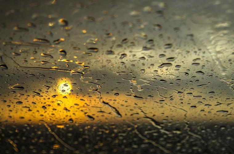 لاہور سمیت ملک کے کئی شہروں میں گرج چمک کے ساتھ بارش کا امکان