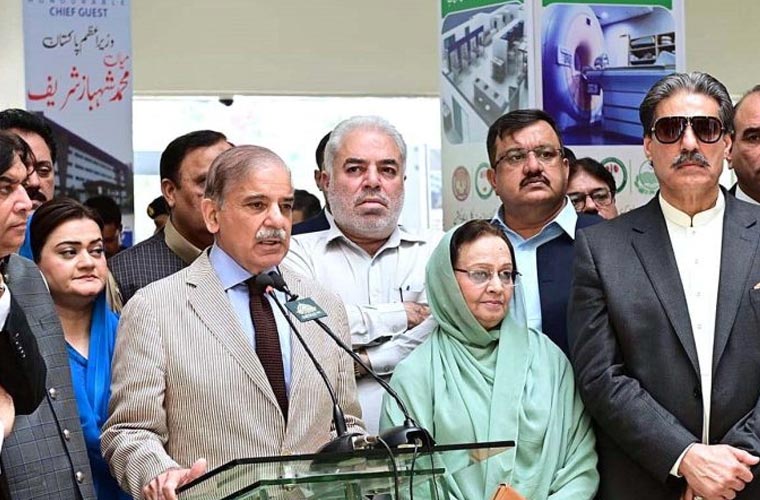 تعلیم اور صحت کے میدان میں سیاست کی نہیں ہونی چاہیے : وزیر اعظم