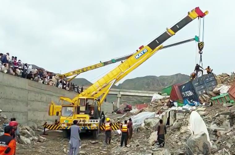 طورخم میں لینڈ سلائیڈنگ : ایک اور شخص کی لاش نکال لی گئی، ہلاکتوں کی تعداد چار ہوگئی