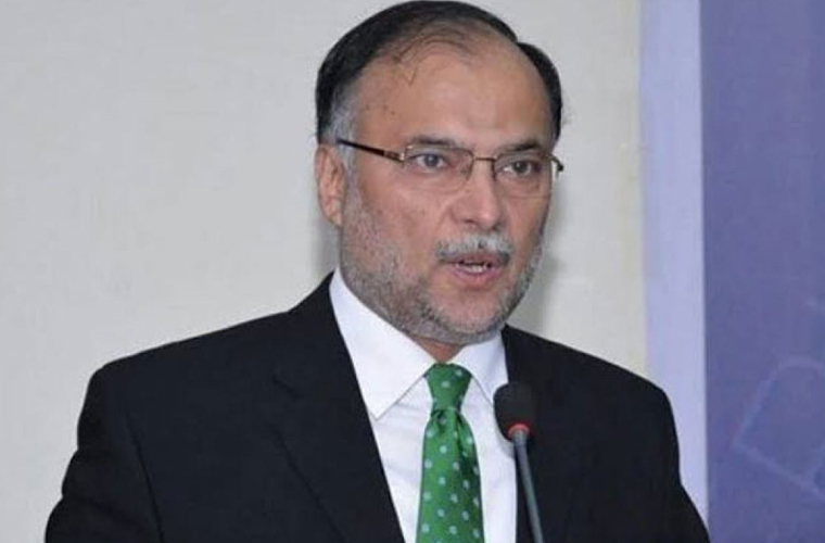 عمران خان نے ذاتی فائدہ لینے کیلئے ملکی خزانہ کو نقصان پہنچایا: احسن اقبال