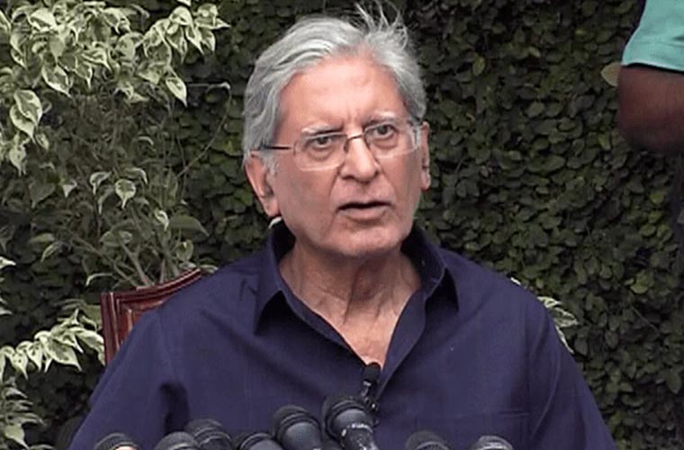 آج جو کچھ ہورہا ہے سیاستدانوں کے ساتھ یہ جبر ہے: اعتزاز احسن