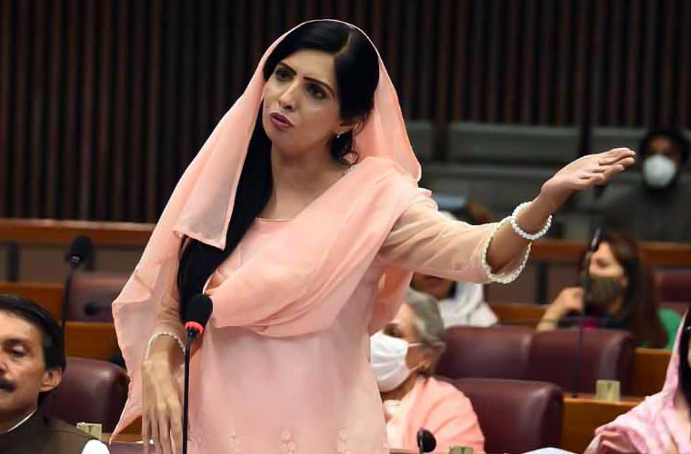 عدالت نے عالیہ حمزہ کو شناخت پریڈ پر جیل بھیج دیا