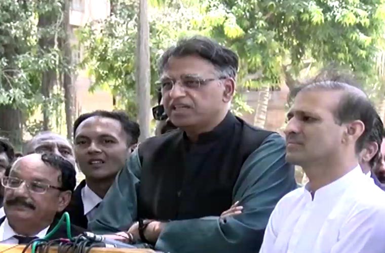 حکومت کی توجہ صرف عمران خان پر مقدمات بنانے پر ہے : اسد عمر