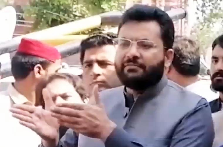 ہوش کے ناخن لیں، انتخابات کرائیں، کیا بند کمروں میں چند لوگ فیصلہ کریں گے؟ فرخ حبیب