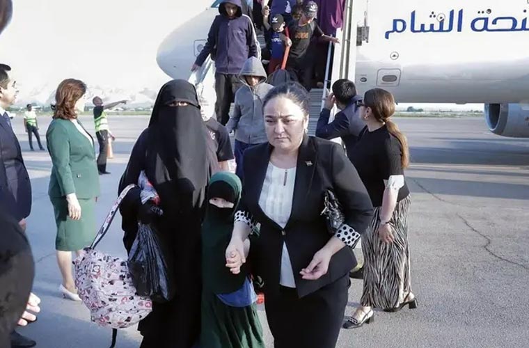 شام میں داعش کے کیمپوں سے 104 خواتین اور بچوں کو واپس تاجکستان بھیج دیا گیا