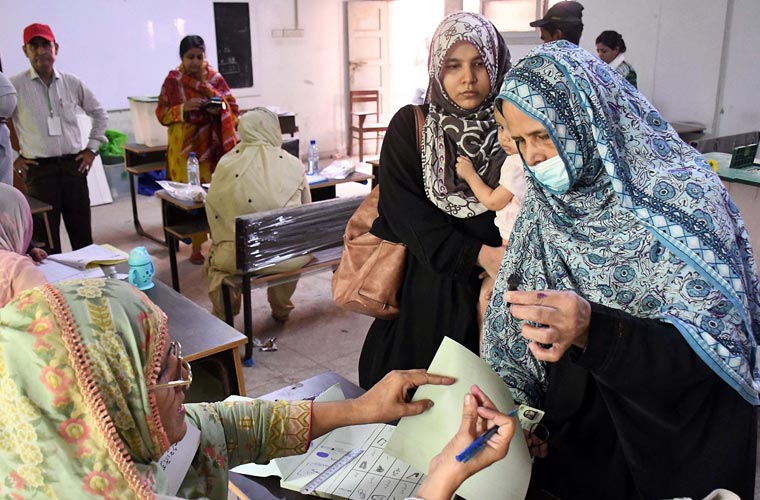 کراچی کی 11 یوسیز اور 15 وارڈز کی نشستوں پر پولنگ کل ہوگی