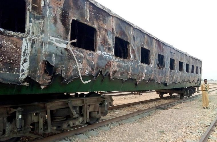 پاکستان ریلوے کی کراچی ایکسپریس میں آتشزدگی پر تحقیقات تاخیر کا شکار