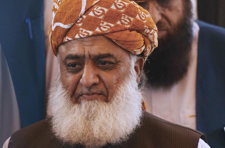 مولانا فضل الرحمان نجی دورے پر تھائی لینڈ پہنچ گئے