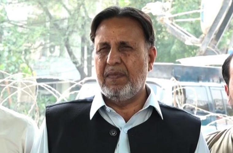 سابق صوبائی وزیر میاں محمود الرشید کو گرفتار کر لیا گیا