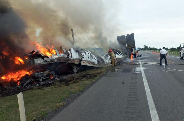 میکسیکو میں ٹرک اور وین کے درمیان تصادم، آگ لگنے سے 26 افراد ہلاک