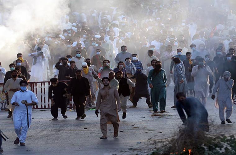 پی ٹی آئی کے پشاور میں پرتشدد مظاہروں سے 7 افراد جاں بحق اور 105 زخمی ہوئے