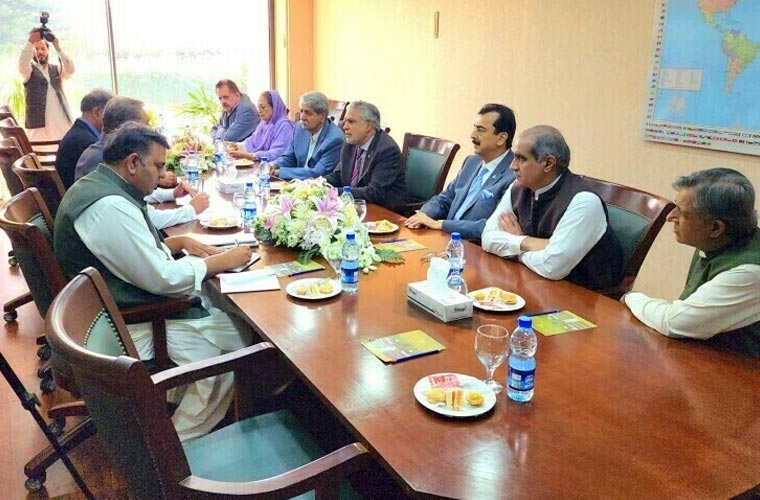 حکومت کی انتخابی تاریخ پر لچک، پی ٹی آئی بجٹ کے بعد اسمبلیوں کی تحلیل پر رضامند