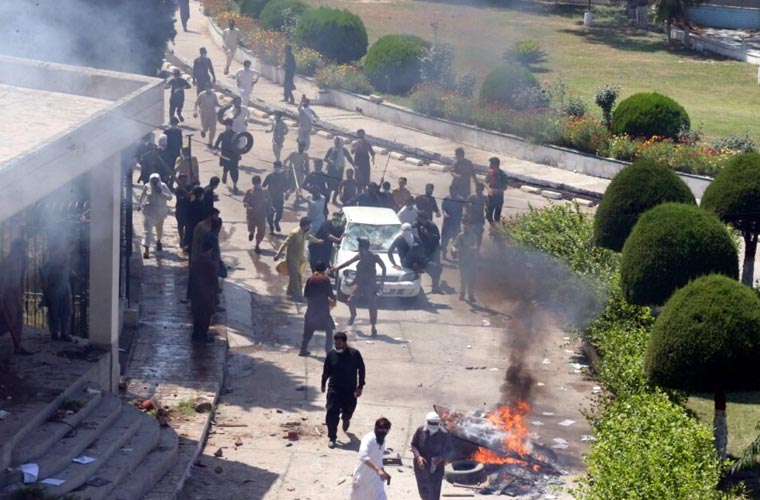 شہباز شریف کی رہائش گاہ اور ن لیگ کے مرکزی پارٹی سیکریٹریٹ کے راستے سیل