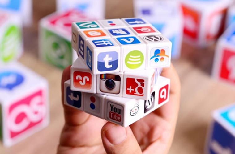 نیب کی جانب سے پی ٹی آئی دور میں سوشل میڈیا انفلوئنسرز بھرتی منصوبے کی تحقیقات کا آغاز