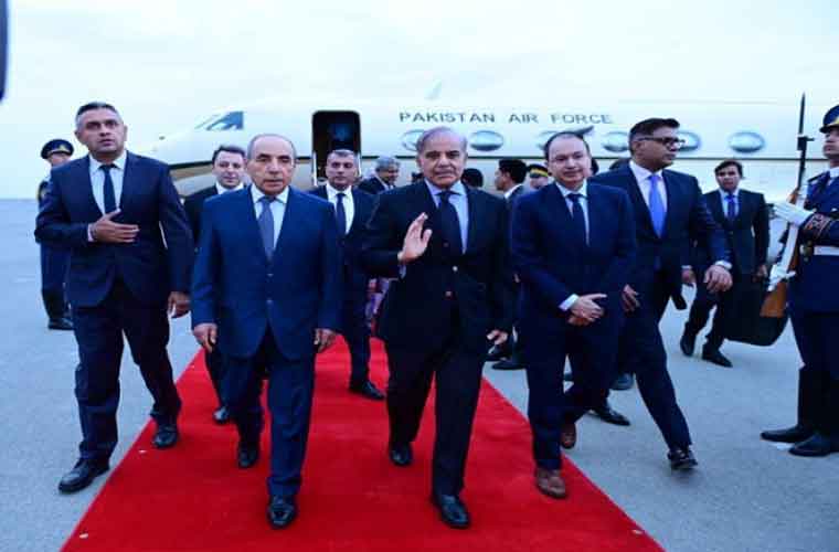 وزیراعظم آذربائیجان پہنچ گئے ، گارڈ آف آنر پیش کیا گیا