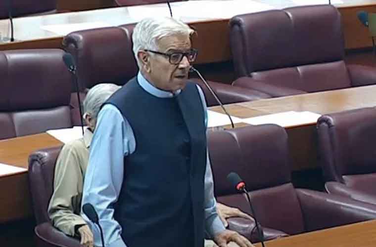 رئیل اسٹیٹ کے سیکٹر میں 500 ارب روپے کی چوری ہو رہی ہے: خواجہ آصف