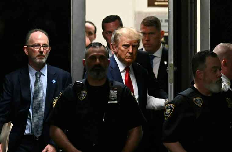 سابق امریکی صدر ڈونلڈ ٹرمپ گرفتار