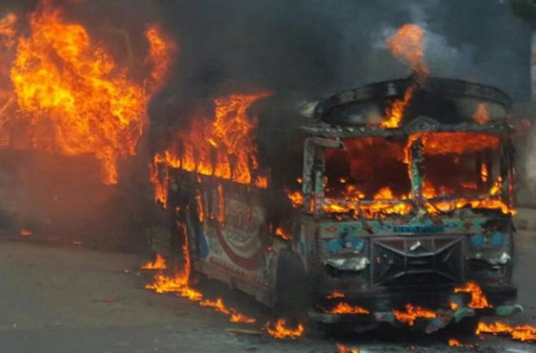کوئٹہ سے ملتان جانے والی مسافر بس میں آگ لگ گئی
