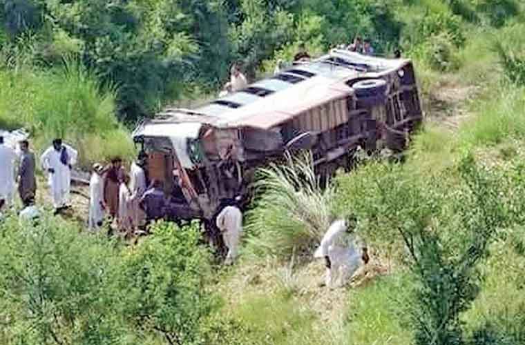 کوٹلی میں زائرين کی بس کھائی میں گرنے سے 9 افراد جاں بحق، 17زخمی