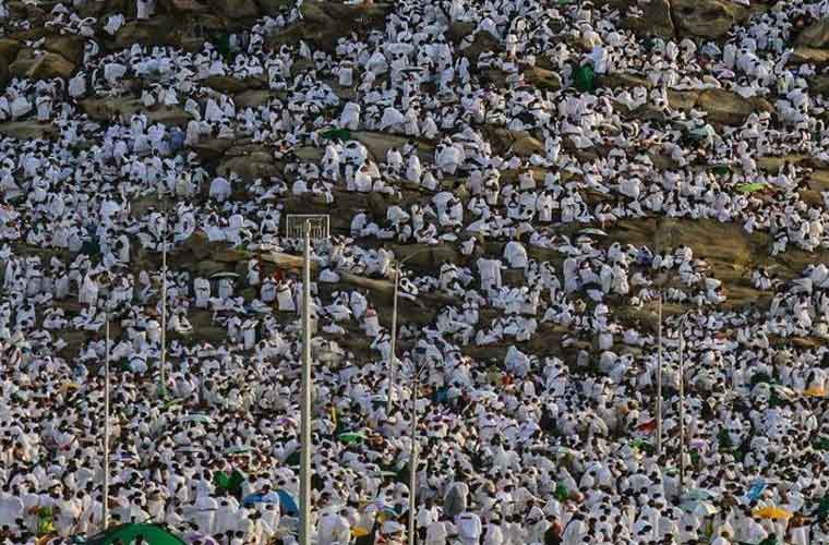 لاکھوں حاجیوں کی میدان عرفات آمد، رکن اعظم وقوف عرفہ آج اداکیا جائےگا