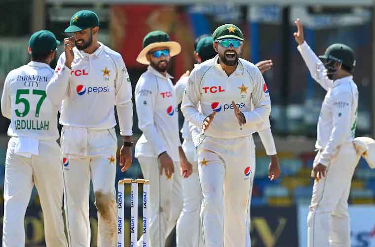 کولمبو ٹیسٹ ، پاکستان نے سری لنکا کو اننگز اور 222 رنز سے شکست دے دی