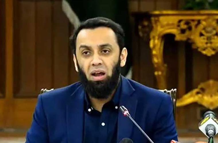 چیئرمین پی ٹی آئی عدالت میں پیش نہیں ہورہے، اگر وارنٹ نکالے جائیں تو پھر واویلا کرتے ہیں: عطا تارڑ